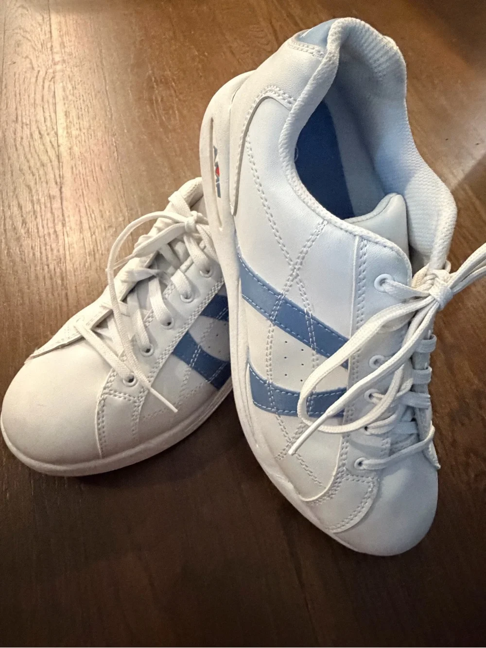 AMF Dunlop Sport Bowling Shoes, White w Blue Stripes— Size 9- Great Soles!
